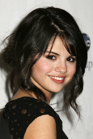 selena-gomez-allstar-party-nc.jpg